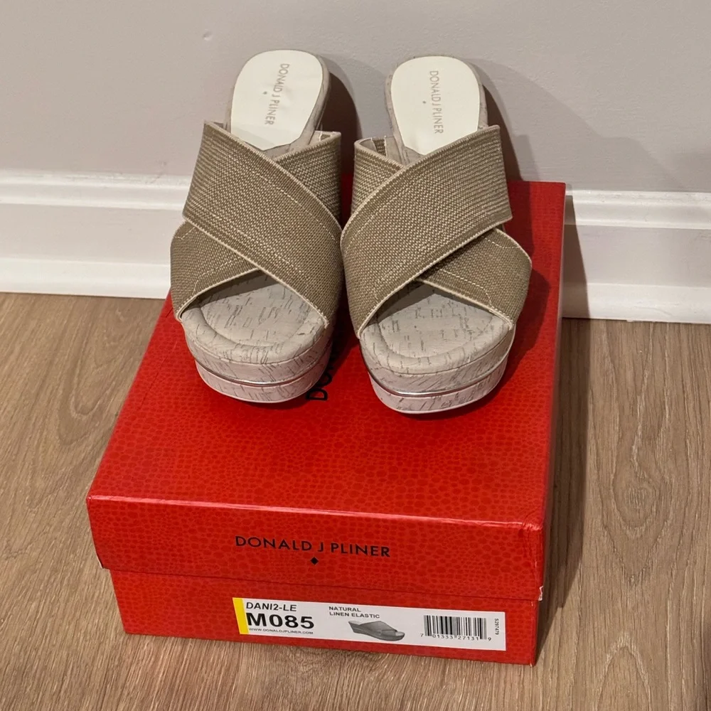 Donald J. Pliner Women's Dani2 Platform Sandal Size 8.5 Tan/Neutral - Picture 6 of 7